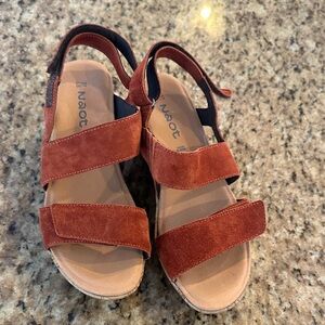 Naot Sunrise Suede 37
